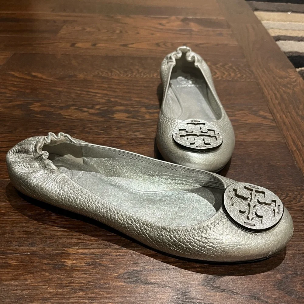 🌟HOST PICK🌟Tory Burch Silver Ballet Flats - Picture 2 of 12